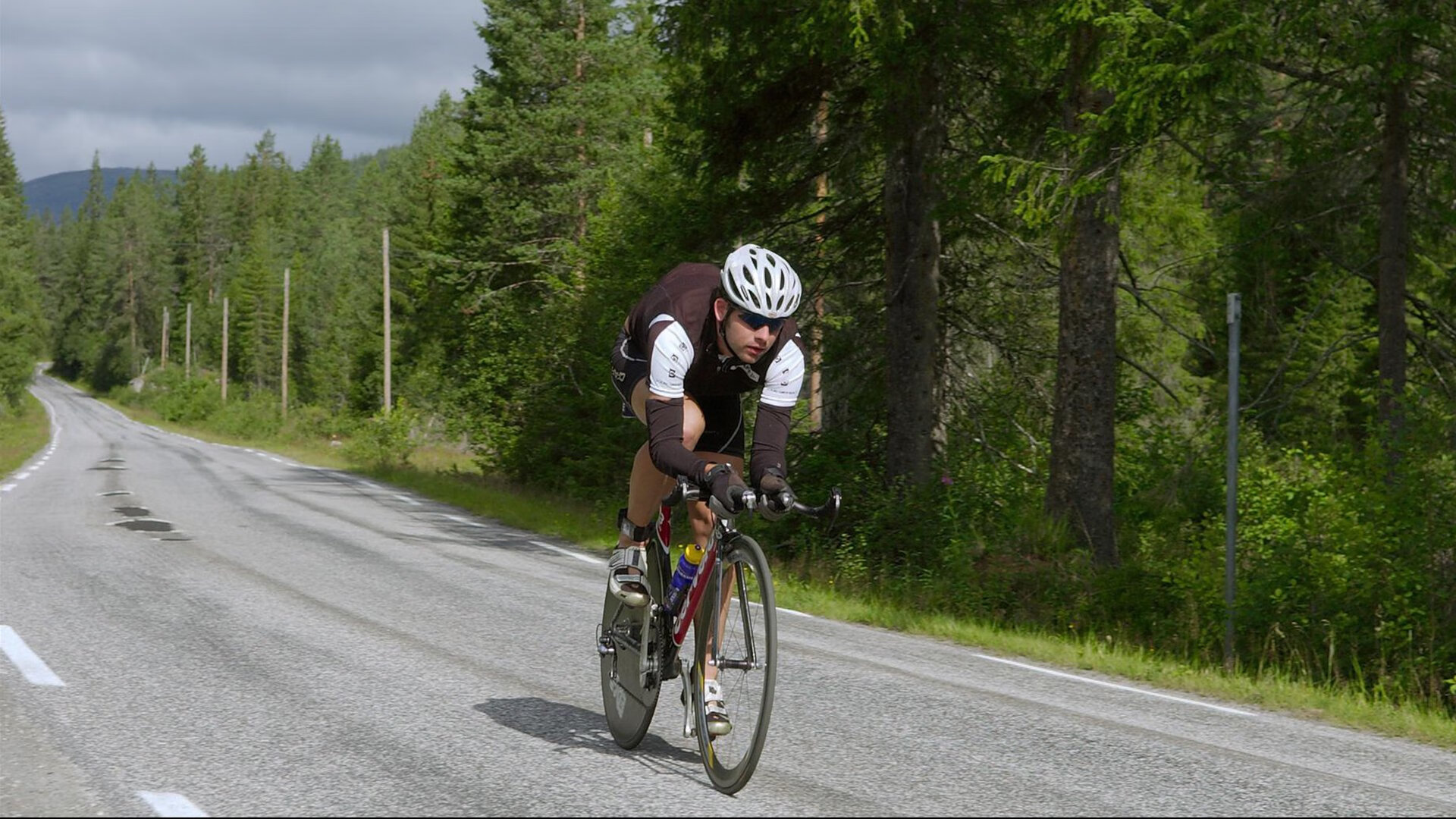 福特:出色的防守和灵活的突破,成为全黑队的关键战术元素,福特黑武士价格图片