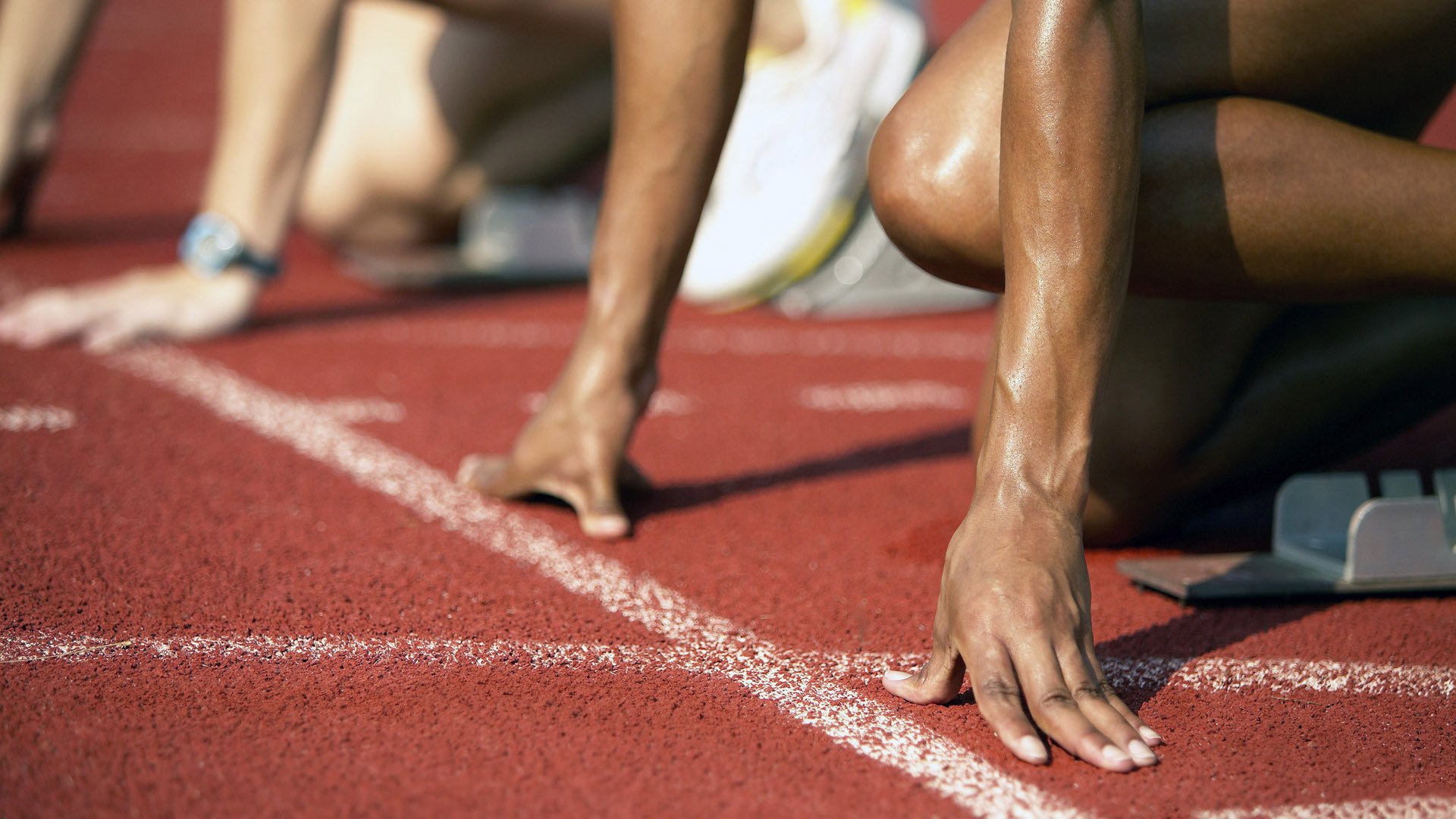 袋鼠队在橄榄球冠军锦标赛中的反击战术令人印象深刻，袋鼠大战拳击手