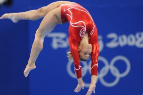 开云电竞-英超豪门激烈争夺，争取本赛季冠军奖杯