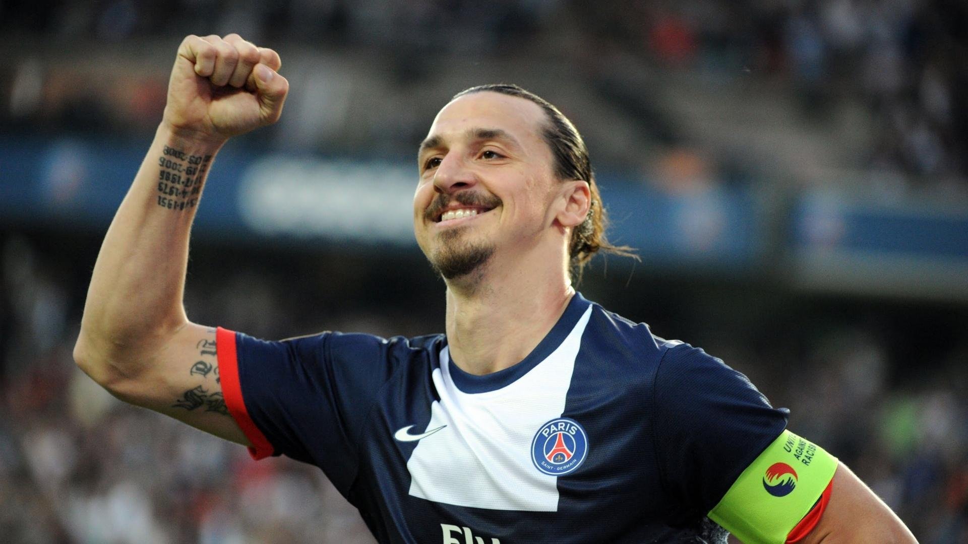 【比赛现场】明星运动员的赛场风采与策略布局,明星跟运动员比赛的节目